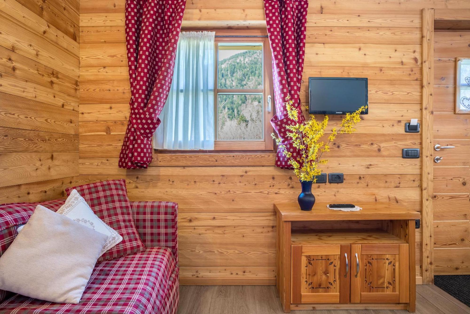 מדונה די קמפיליו Chalet Camping Fae 1 מראה חיצוני תמונה